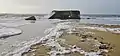 Blockhaus envahi par la mer à marée haute un jour de gros temps (plage de Kerouriec).