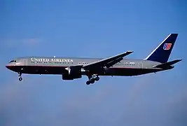United Airlines Boeing 767-322ER,en 2004