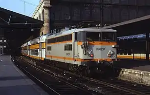 La BB 17067en gare de Paris-Nord en 1990.