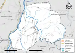 Carte en couleur présentant le réseau hydrographique de la commune