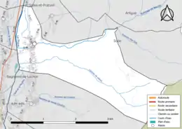 Carte en couleur présentant le réseau hydrographique de la commune