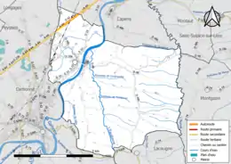 Carte en couleur présentant le réseau hydrographique de la commune