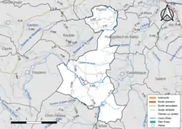 Carte en couleur présentant le réseau hydrographique de la commune