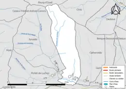 Carte en couleur présentant le réseau hydrographique de la commune