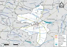 Carte en couleur présentant le réseau hydrographique de la commune