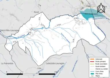 Carte en couleur présentant le réseau hydrographique de la commune