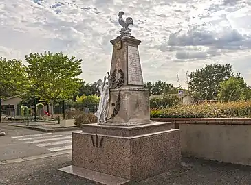 Le monument aux morts.