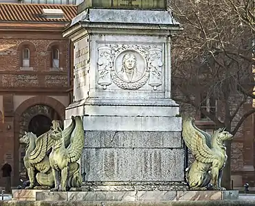 La base de la Colonne Dupuy à Toulouse.