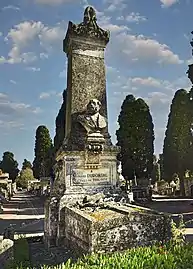 Monument à d'Armand Duportal au cimetière de Terre Cabade - exposition ouest.