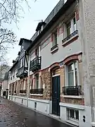 Maisons de style régionaliste aux no 31-31 bis.