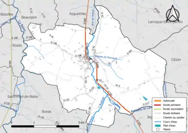 Carte en couleur présentant le réseau hydrographique de la commune