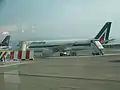 A320 Alitalia en 2010 ainsi qu'une dérive Air One.