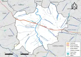 Carte en couleur présentant le réseau hydrographique de la commune