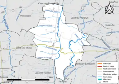 Carte en couleur présentant le réseau hydrographique de la commune