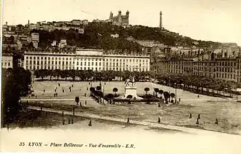 Carte postale de la place Bellecour à la fin du XIXème siècle.