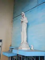 Statue de Notre-Dame de Banneux, chapelle du centre de soin Mère Ignatia, Caloocan, Corée du Sud.