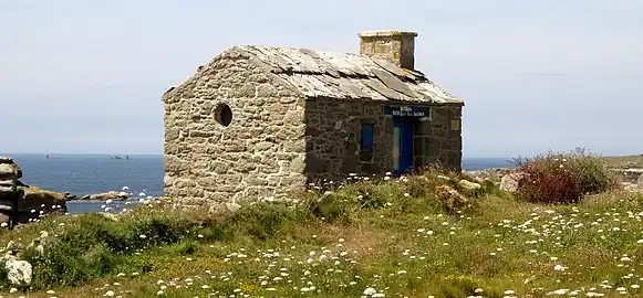 Ancien abri des douaniers (1756) entre Melon et Lanildut.