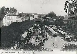 Marché sur la place, au tournant du XXe siècle.