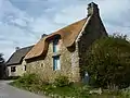 Maison à toit de chaume à Cahire.