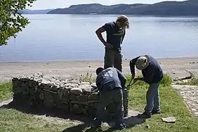 Le Tacon Site des Caps appartient à la municipalité de Rivière-Éternité. Il est situé au Parc Aventure du Cap-Jaseux de Saint-Fulgence, Québec, Canada.