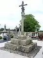 Enclos paroissial de l'église Saint-Germain : le calvaire du cimetière, vue d'ensemble.