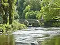 Le "Pont Saint-Jean" (dit aussi "Pont Romain") sur le Scorff, vu côté amont.