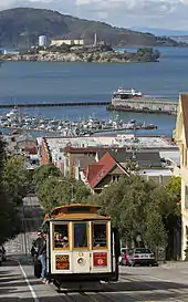 Cable car remontant Russian Hill