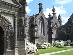 L'église Saint-Miliau : vue partielle.