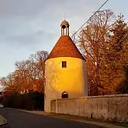 Tour du mur d'enceinte du château de la Commanderie