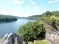 Le lac de Guerlédan vu des environs de Keriven (GR 37) en Caurel.