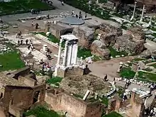 Temple de Vesta du Forum romain, vu du mont Palatin.