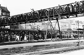 Train de réservistes quittant la gare de Fürth (en Bavière), le 7 ou 8 août 1914.