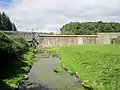 Le barrage de Kerne Uhel vu de l'aval.