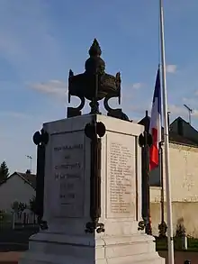 Le monument aux morts.