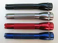 Mini Maglite 2xAA en quatre couleurs.