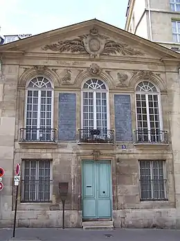 No 5 : Le pavillon le l'ancien marché aux chevaux, classé MH.