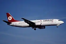 Un Boeing 737-400 de Turkish Airlines similaire à celui impliqué dans l'accident.