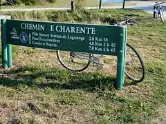 Pancarte sur le chemin du bord de Charente.