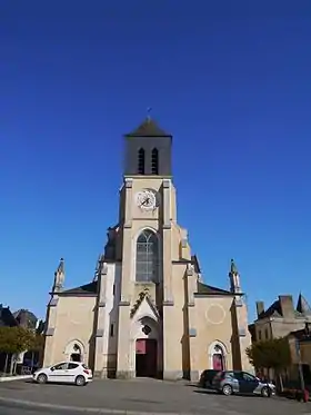 La façade et le clocher.