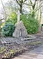 Rédené : fontaine de dévotion située dans le bourg.