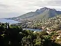 Le littoral entre la calanque de la Figueirette et la pointe du Trayas et le massif de l'Estérel.