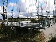 La nacelle avec les passages piétons de chaque côté.