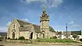 L'église Saint-Pierre et son enclos paroissial, vue d'ensemble.