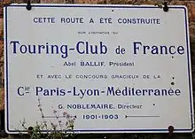 Plaque commémorative de la construction de la route de la Corniche d'Or.