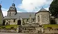 Le Faouët (Morbihan): l'église paroissiale Notre-Dame de l'Assomption, vue extérieure d'ensemble du placître.