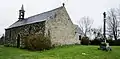 Saint-Sauveur (Finistère) : la chapelle Saint-Yves et son calvaire à Penarquer.