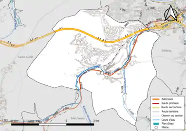 Carte en couleur présentant le réseau hydrographique de la commune