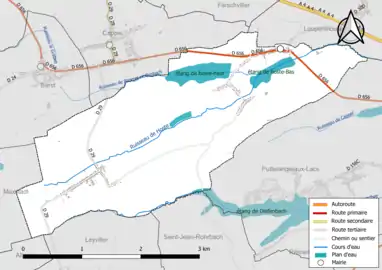 Carte en couleur présentant le réseau hydrographique de la commune