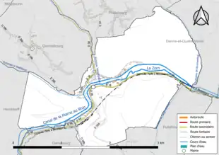 Carte en couleur présentant le réseau hydrographique de la commune