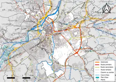 Carte en couleur présentant le réseau hydrographique de la commune